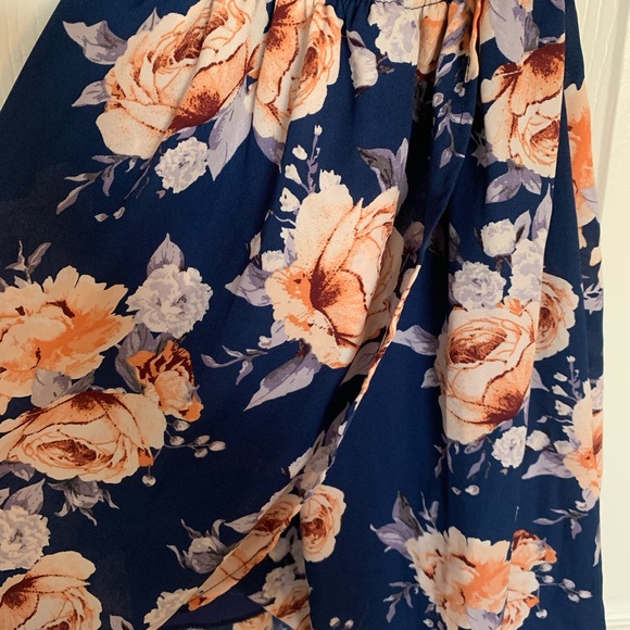 Cold shoulder dress - Picture 2 of 5